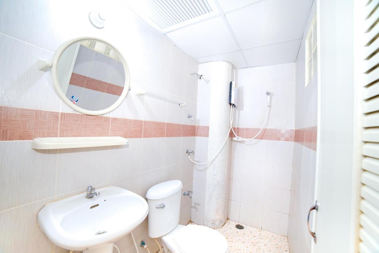 Hotel Pakdee House Udon Thani Esterno foto