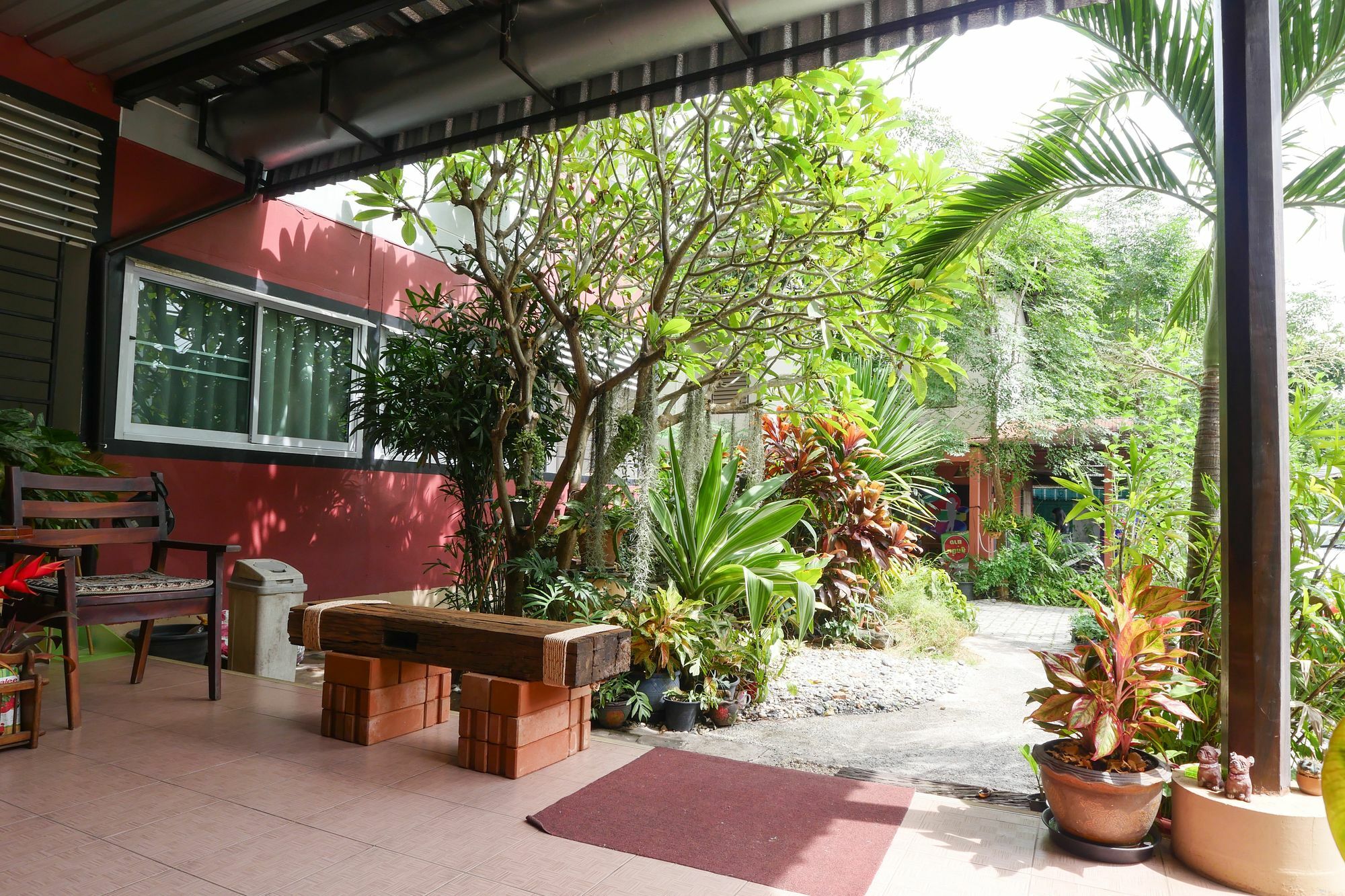Hotel Pakdee House Udon Thani Esterno foto