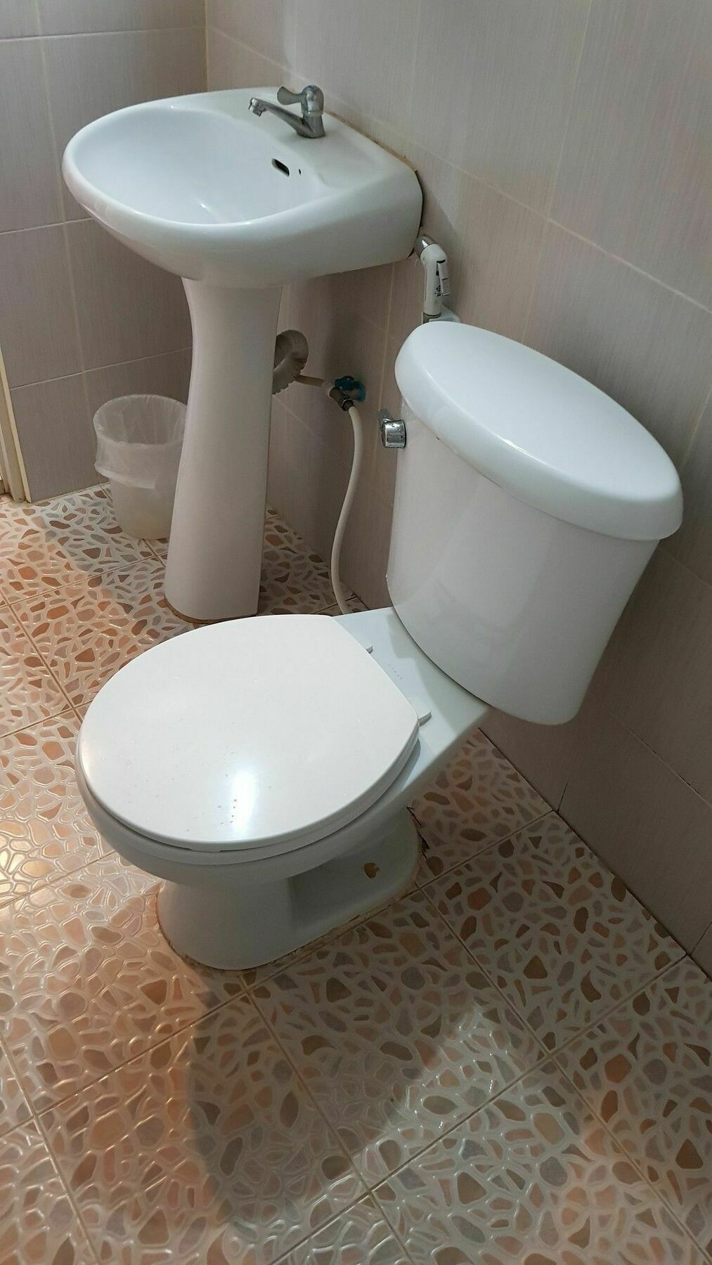 Hotel Pakdee House Udon Thani Esterno foto
